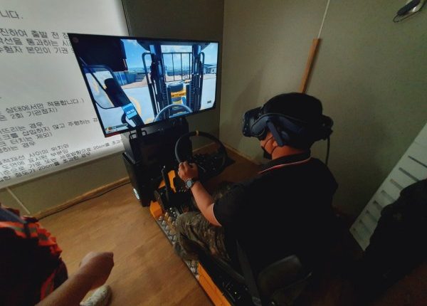 포천군 지게차 VR 멀티모니터 납품